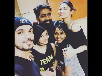 Naagin’s Arjun Bijlani & Mouni Roy To Perform On Valentine’s Day – PICS