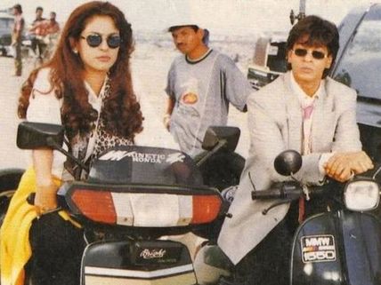 Flashback: 15 Sweetest Pics Of Shahrukh Khan & Juhi Chawla From Yes Boss
