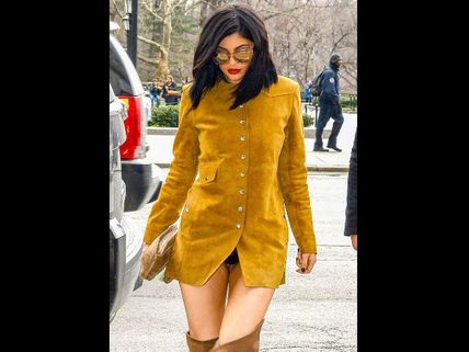 Oops! Kylie Jenner Suffers Wardrobe Malfunction: Flashes Crotch & Underpants! 