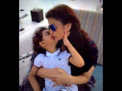 Most Awwdorable Picture Ever! Aaradhya Bachchan Kisses Beautiful Mommy Aishwarya Rai Bachchan