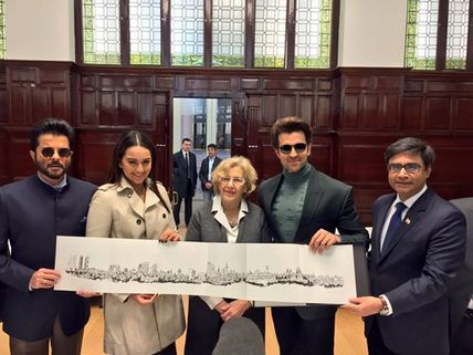 PHOTOS: Hrithik Roshan, Sonakshi Sinha & Anil Kapoor Honoured By The Mayor Of Madrid!