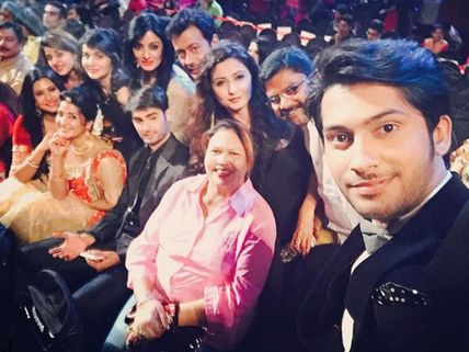 Swaragini Actors – Helly, Namish, Tejaswi, Varun & Others Shine At Colors Golden Petal Awards – PICS