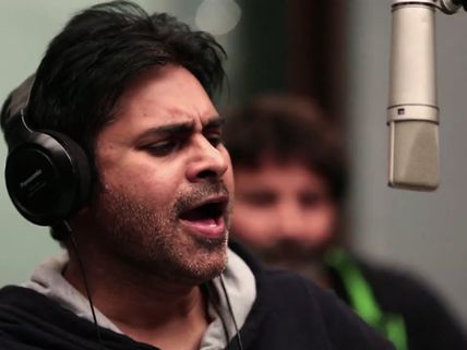 Pawan Kalyan Sings Pothuraju Song In Sardaar Gabbar Singh