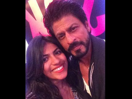 Ranbir Kapoor's 'Mystery Girl' Takes A Picture With Shahrukh Khan! Reveals Her Identity