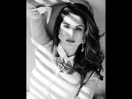 SHOCKING! Sunny Leone Gets Sued For A Whopping Rs 100 Crores!