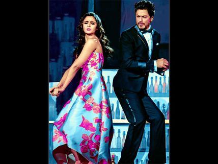 Totally Unexpected! Shahrukh Khan Is Playing Alia Bhatt's Love Guru In Gauri Shinde's Next