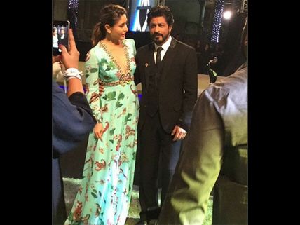 Exciting! Shahrukh Khan & Kareena Kapoor Khan All Set To Come Together? 