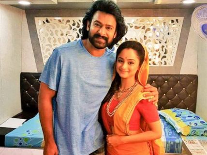 Here's What Happened When A TV Actress Met Baahubali Prabhas