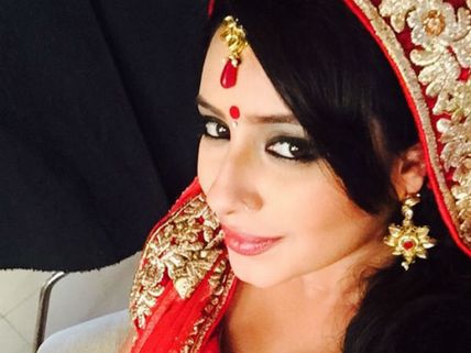 Draped In Bridal Attire, Pratyusha Banerjee Cremated: Family & Friends Bid Teary Goodbye!