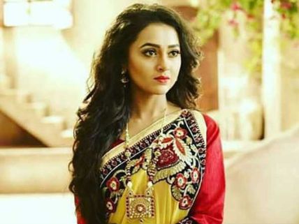 Not To Miss:20 Unknown Facts & Unseen Pictures Of Swaragini’s Ragini Aka Tejaswi Prakash Wayangankar