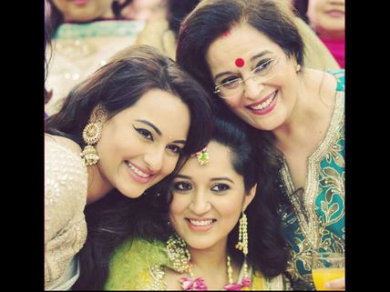 So Sweet! Sonakshi Sinha Wishes Bhabhi 'Tarunna' With This Gorgeous Picture, On Her B'day! 
