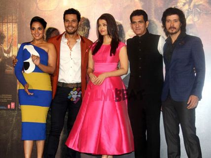 LIVE PICS Of Sarbjit Trailer Launch! Aishwarya Rai Bachchan & Randeep Hooda Stun At The Event!
