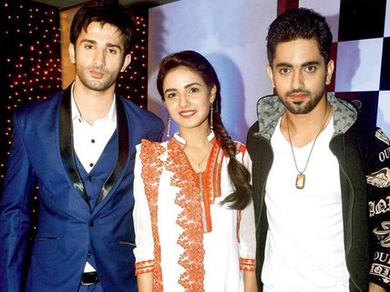 Tashan-E-Ishq: Yuvi Divorces Twinkle;  Reunites Twinkle With Kunj!
