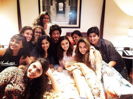 Alia Bhatt Shares A Group Pic With Shahrukh Khan From The Sets Of Gauri Shinde’s Next!