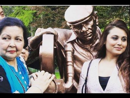 New Pictures! Rani Mukerji Spotted In Switzerland Near The New Statue Of Yash Chopra!