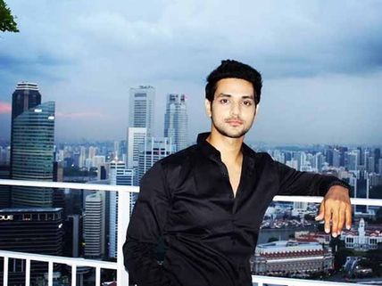 Meri Aashiqui Tum Se Hi Actor Shakti Arora Holidaying In Singapore With Girlfriend Neha Saxena!