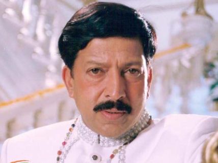 Over 100 Crew Members Of 'Nagarahaavu' Pay Tribute To Vishnuvardhan