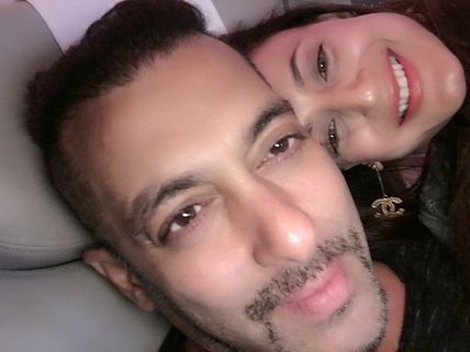LOL! Ameesha Patel Shares The Most Weirdest Selfie With Salman Khan