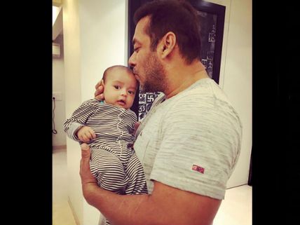 Arpita Khan Shares An Adorable Picture Of Salman Khan Kissing Baby Ahil!