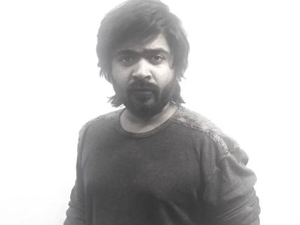 'AAA': Simbu Looks Decked, Movie To Have 9 Songs!