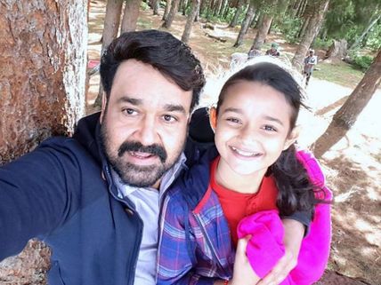 Mohanlal Gifts A Selfie To Baby Meenakshi!