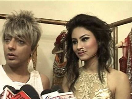 Rozlyn Khan Calls Mouni Roy ‘Too Old Fashioned’; Check Out Why We Think She Is Wrong!