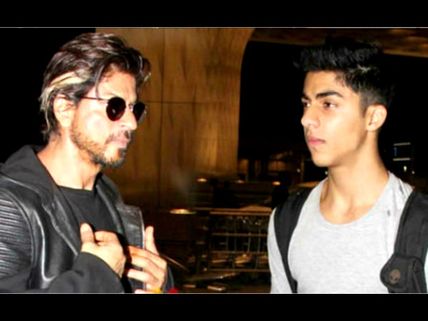 Daddy Cool: Shahrukh Khan Pulls Aryan Khan's Leg & Says Nobody Is Smarter Than Him!