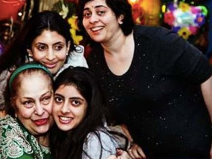 Oh-So-Adorable! Navya Naveli Nanda & Shweta Bachchan Nanda's Latest Beautiful Picture With Family