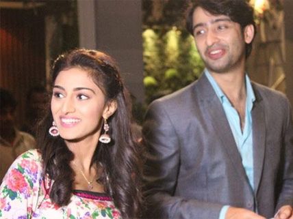 In Pics, Kuch Rang Pyar Ke Aise Bhi 100 Episodes Celebrations On The Sets!
