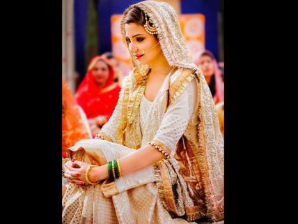 Beautiful Pictures: Anushka Sharma's Wedding Look From Sultan Decoded!