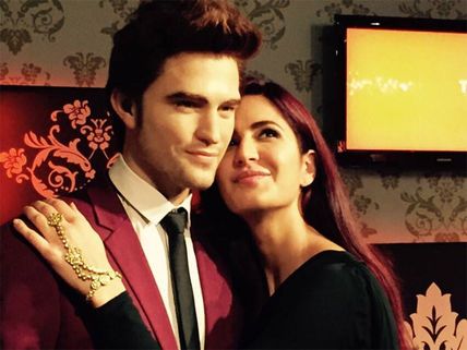 Must See Picture! Katrina Kaif Hugs Robert Pattinson & They Look Just Wow! 