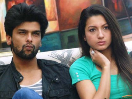 Kushal Tandon & Gauhar Khan’s War Of Words Continues; Kushal Responds To Gauhar’s Snapchat Video!