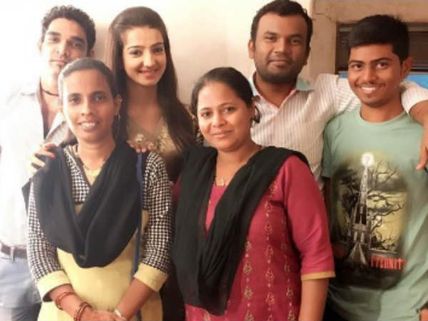 Saath Nibhana Saathiya Team Surprise Lovey Sasan Aka Paridhi! (PICS)