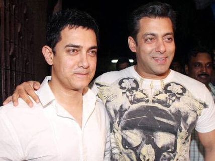Surprising! Salman Khan Received A Late Night Message From Aamir Khan