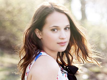 Alicia Vikander Feels Insecure About Taking Up A New Project 