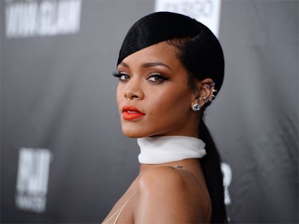 Rihanna Surprised Her Fans, Made Special Appearance At The Ovo Fest, Toronto 