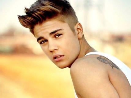 3D Hologram And Solar-Powered Headstone  In Justin Bieber's Funeral 