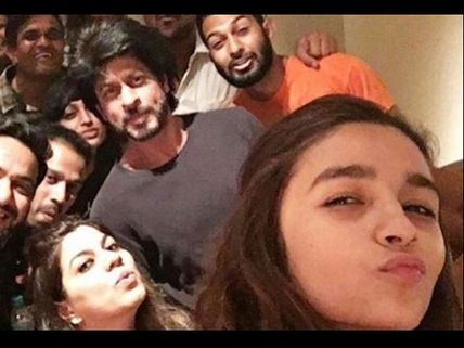 Alia Bhatt Talks About Shahrukh Khan's Role In Dear Zindagi!