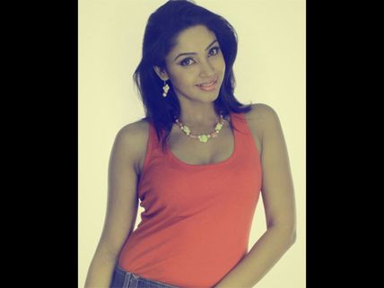 Angana Roy Is All Set To Amp Up The Oomph Factor In Bharath's 'Kadisi Bench Karthik'