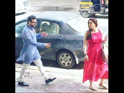 Kareena Kapoor Spotted With Her Baby Bump!