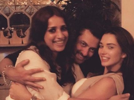 Enjoying His Life To The Fullest! Salman Khan Spotted PARTYING With Amy Jackson & Waluscha D’souza