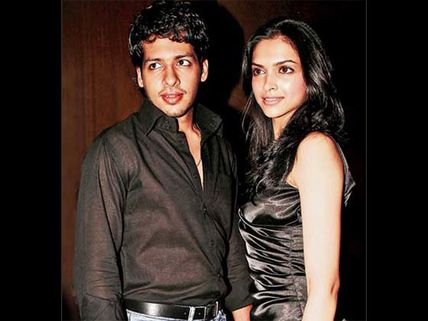 Ranveer Are You Listening? Deepika Padukone Met Ex-Boyfriend Nihar Pandya, Gave Flying Kisses To Him