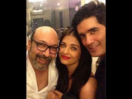 Latest Picture: Aishwarya Rai Bachchan Poses With Manish Malhotra-Mickey Contractor; Looks Gorgeous