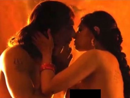 SHOCKING NEWS! Leaked Intimate Scenes Of Radhika Apte's Parched Being Sold As An Adult Movie!