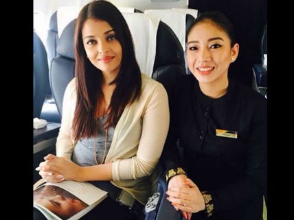 Ageing In Reverse? Aishwarya Rai Bachchan Spotted On A Flight; Looks So Young In This New Picture!