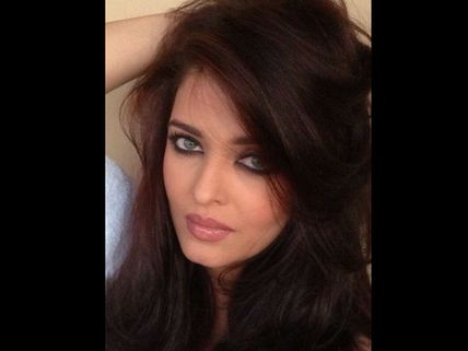 Oh My! Aishwarya Rai Bachchan Looks Breathtaking; New Pictures Of Hers Shared By Mickey Contractor! 