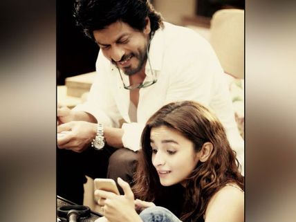 SRK, We Love You! Alia Bhatt Broke Down On The Sets Of Dear Zindagi, Read What Shahrukh Did For Her!