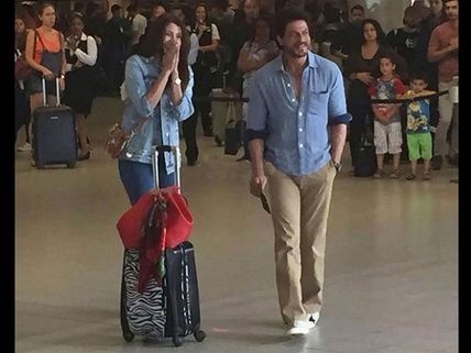 Oh My Gosh! Shahrukh Khan Spotted With Anushka Sharma In Amsterdam; Looks Killer In Beard!