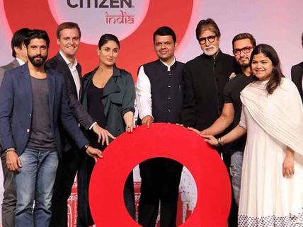 She’s So Hot! Kareena Kapoor Khan STOLE The Thunder From Aamir Khan & Big B At An Event [Pictures]