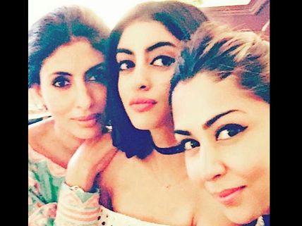 New Pictures! Navya Naveli Nanda Spotted With Mommy Shweta Bachchan; Could They Look More Gorgeous?